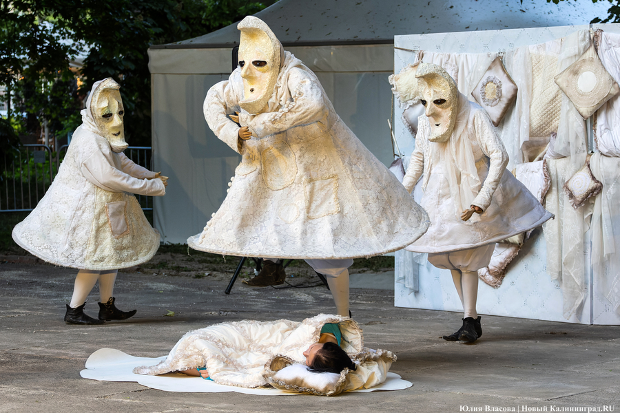 Не ложитесь на краю: как «Странствующие куклы господина Пэжо» убаюкали «Балтику» (фото)