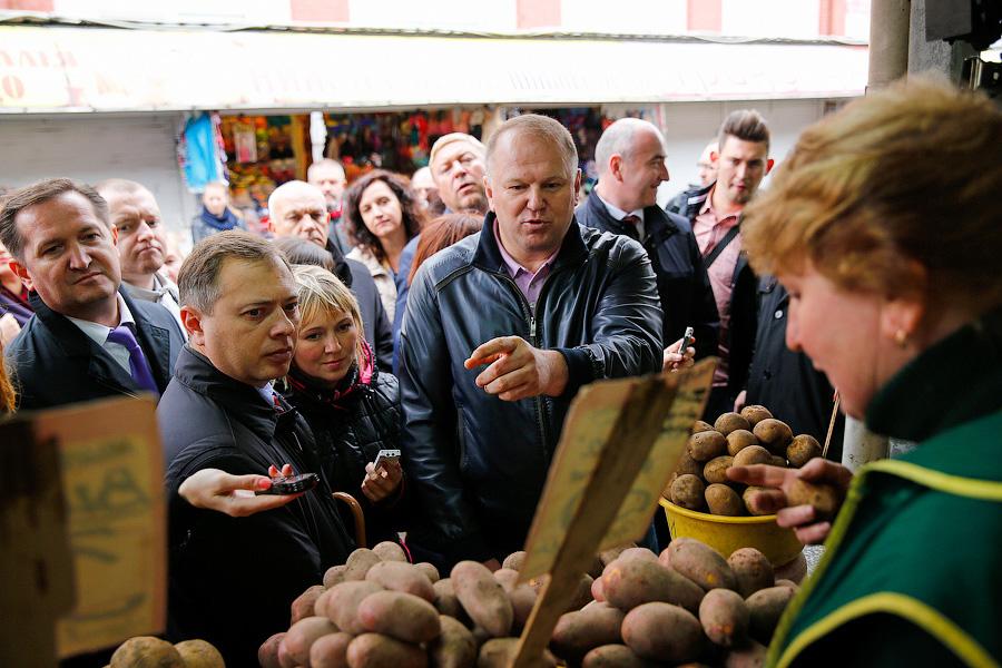 «Я вижу, цены выросли»: Николай Цуканов побывал на Центральном рынке города