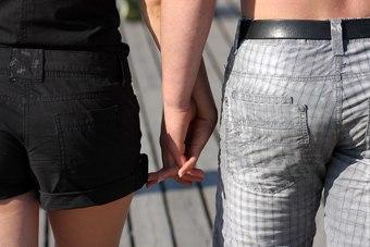 Половина россиян считает секс до брака нормой, треть оправдывает измену
