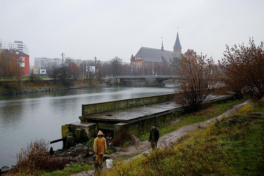 В грязь: Цуканов и Ярошук проверили Памятник балтийцам и набережную Трибуца