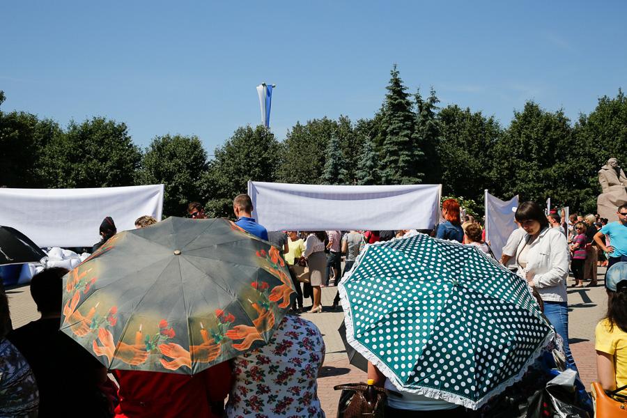 Между ямой и Китаем: как «янтарщики» на площади Василевского митинговали