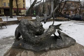 В Калининграде обустроили сквер со скульптурой кота и трех птиц