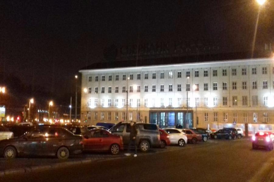 В Калининграде отключили рекламу «Сбербанка» на здании КГТУ (фото)