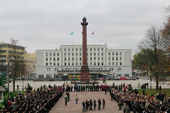 Ярошук пообещал, что Триумфальную колонну увенчает орден Победы