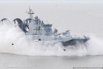 Крупнейший в мире десантный корабль на воздушной подушке вернулся в Балтийск 