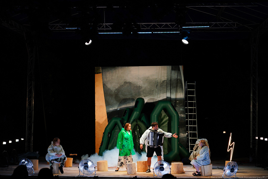 Сентябрьская «Гроза»: калининградский Драмтеатр сыграл спектакль на Верхнем озере