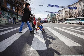 В Калининграде устанавливают ограждения вдоль дорог