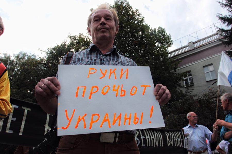 Протест протесту: на митинге против войны на Украине потасовку разнимал ОМОН