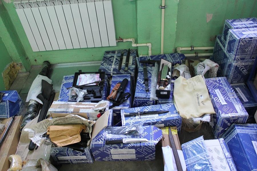 В Калининградской области в почтовых посылках полиция нашла  оружие (фото)