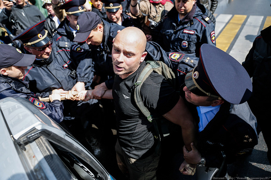12 июня: в Калининграде задерживают участников антикоррупционного митинга