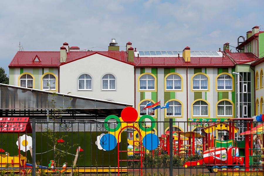 «С небольшим опозданием»: в пос. им. А. Космодемьянского открылся новый детский сад 
