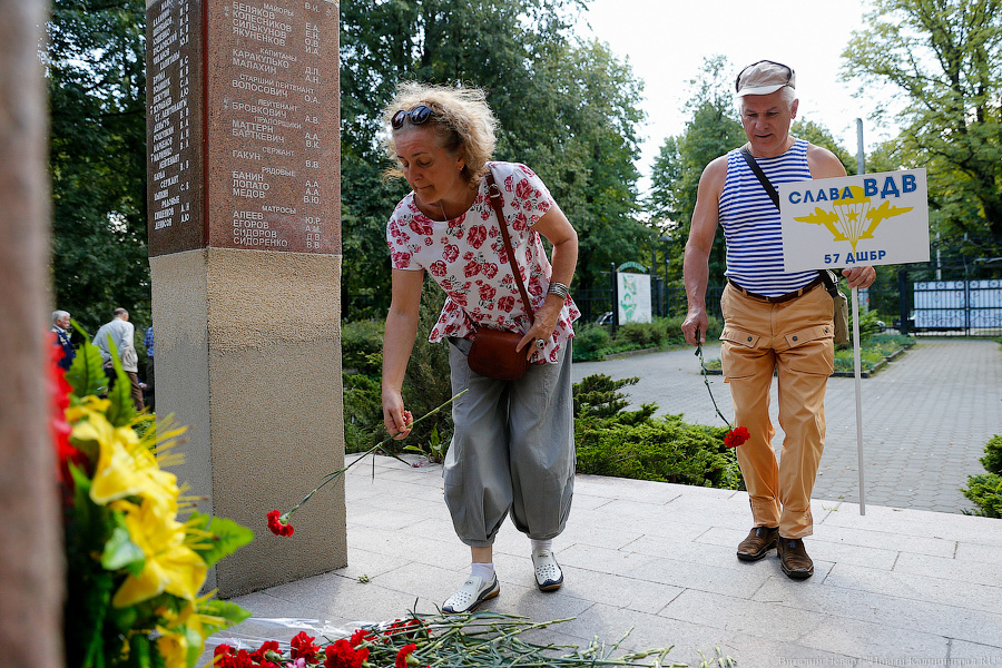 За ВДВ: в Калининграде почтили память погибших десантников