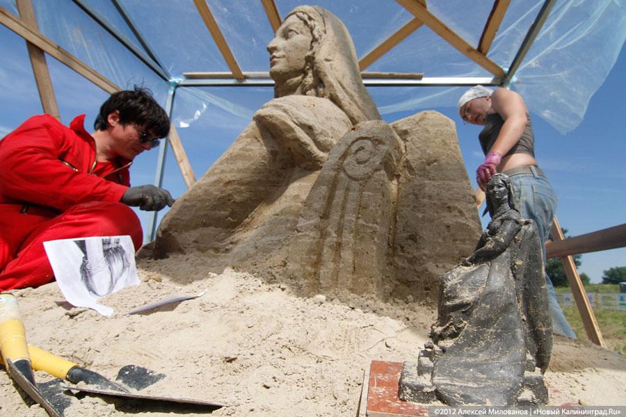 «Замок из песка»: фоторепортаж с фестиваля песчаных скульптур