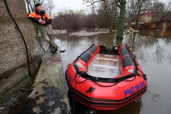 Жители сообщают о подтоплении трех улиц Ленинградского района, дом затоплен на 25 см
