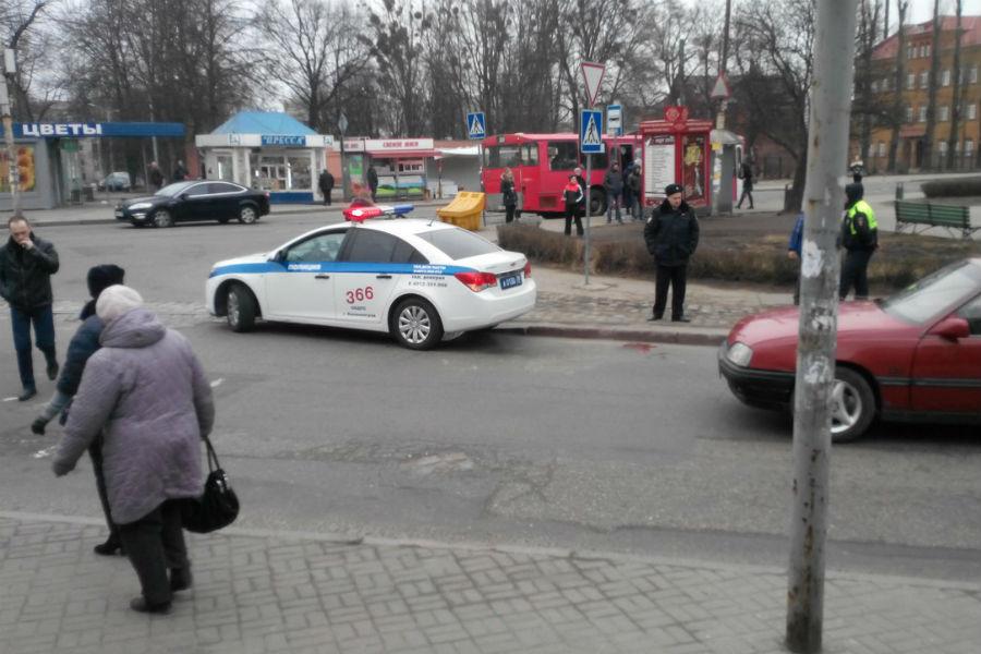Очевидец: в Калининграде песковоз насмерть сбил пожилую женщину (фото)