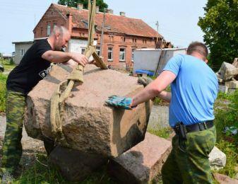 Преподаватели и курсанты БВМИ восстанавливают памятник Первой мировой в Яблоневке