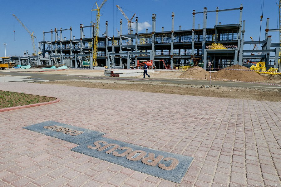Нащупал дно: Улюкаев проверил, как идет строительство стадиона в Калининграде