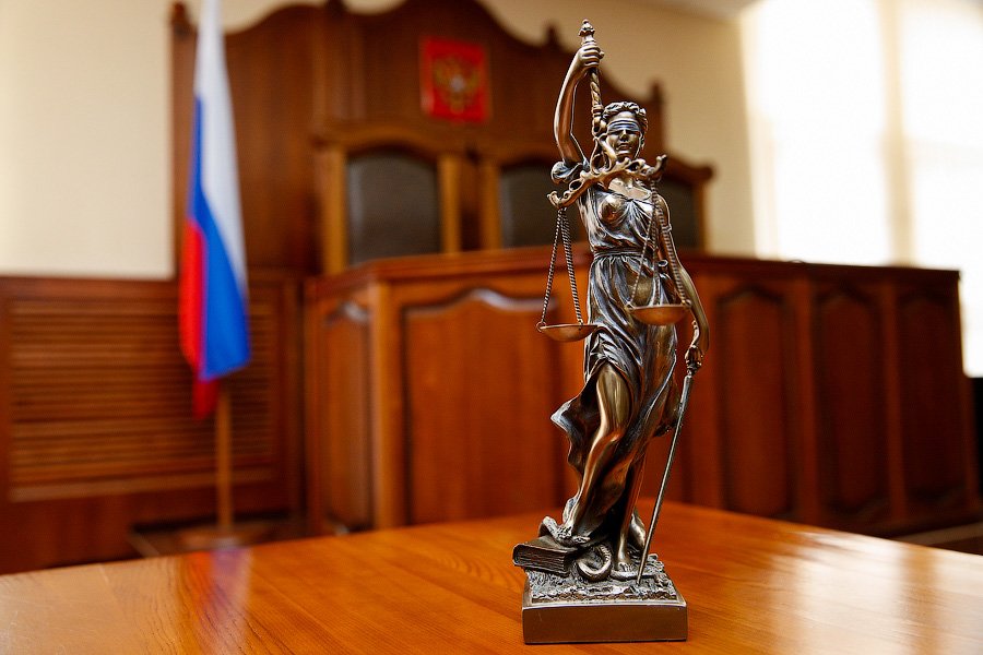 В Калининграде судят двух мужчин, зарубивших приятеля топором