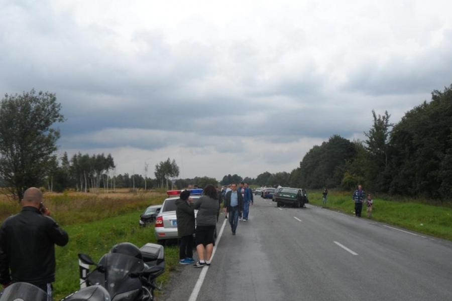 В воскресенье на трассе «Калининград — Нестеров» столкнулись 4 машины и мотоцикл (фото)