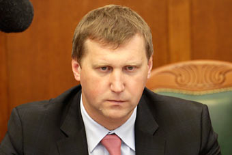 Правительство утверждает, что «эксперт» Михайлов нанят на 8-часовой рабочий день за 12 тысяч