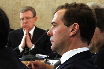 Медведев предложил Кудрину уйти в отставку, министр хочет посоветоваться с Путиным