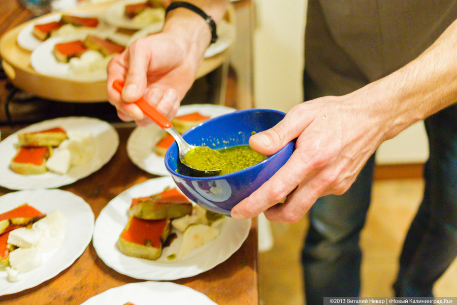«Эй, шеф, еще один салат!»: Алексей Бейербах на «Открытой кухне» у Олега Скворцова