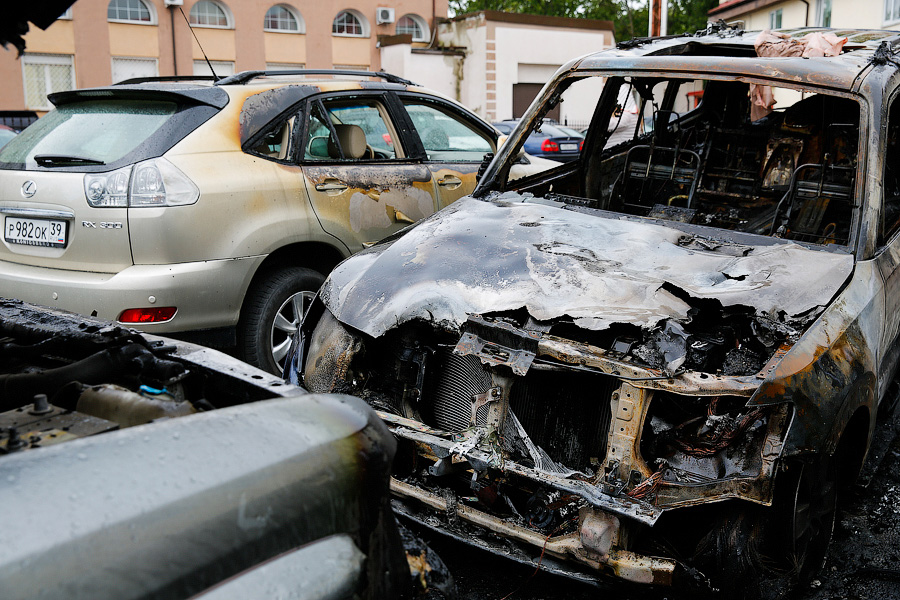 Охранник: машину Косенкова взорвали двое мужчин в масках (фото)