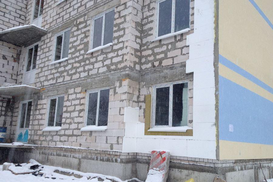 Антикоррупционеры: в Полесске аварийщиков «переселили» в недостроенный дом