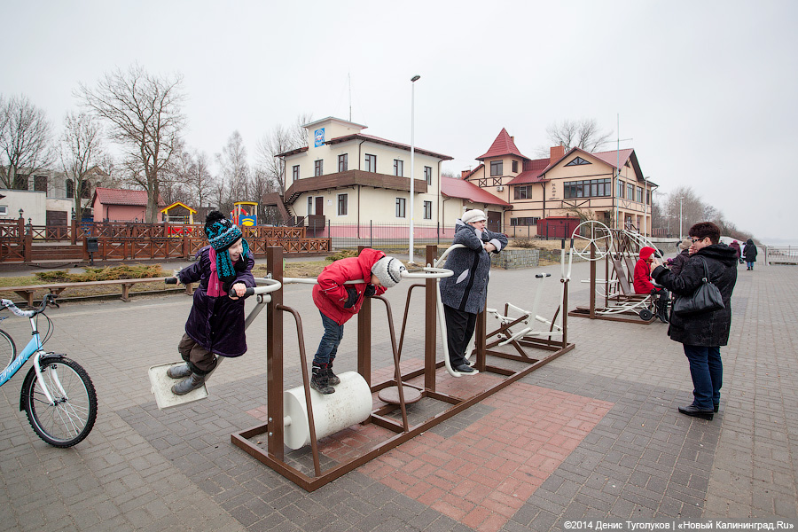 «Жим сидя, коты и обломки»: променад в Зеленоградске в туристическое межсезонье