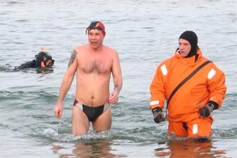 Зеленоградский пловец установил мировой рекорд по плаванию на спине в ледяной воде