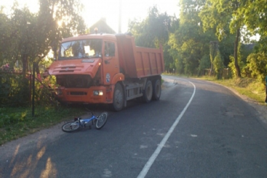 В Черняховском районе «КАМАЗ» сбил ребенка на велосипеде (фото)