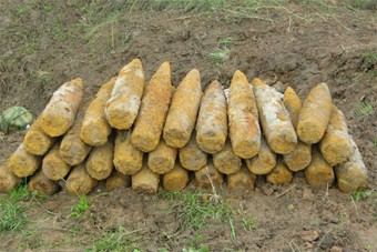 У заправки на ул. Суворова саперы обнаружили 422 снаряда времен войны