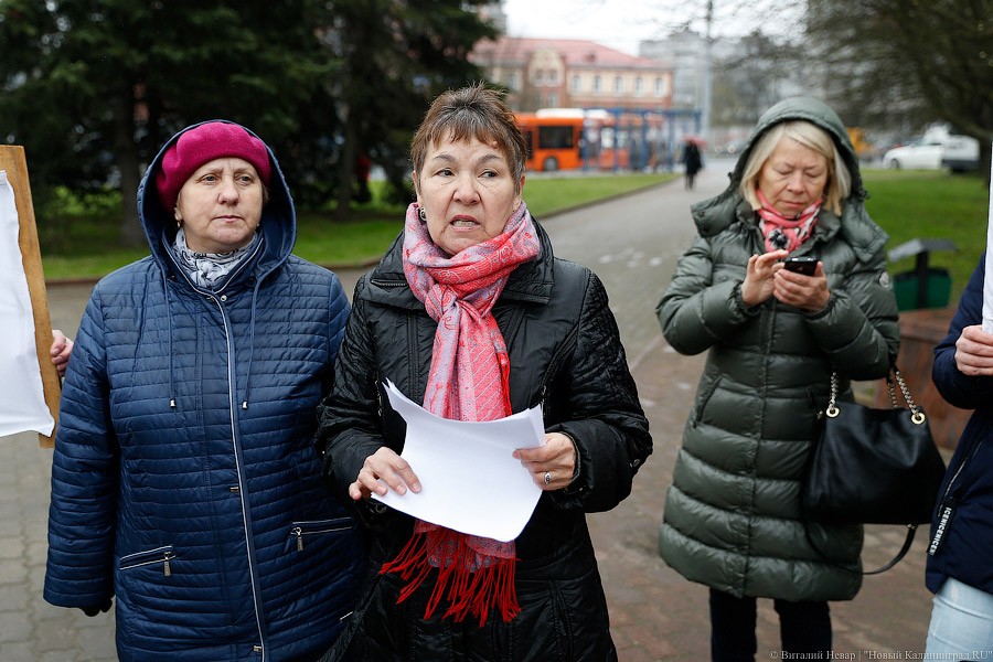 «Жертвы стадиона»: жители Ушаково протестуют против песчаных карьеров (фото)