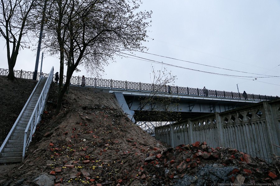 Двухполосный и антипешеходный: после ремонта открылся мост на Суворова (фото)