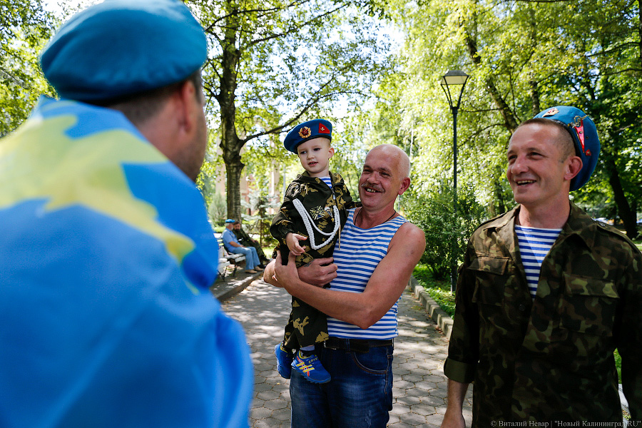За ВДВ: в Калининграде почтили память погибших десантников