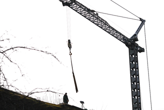 В Калининграде на стройке погиб 25-летний рабочий, сорвавшийся в шахту лифта