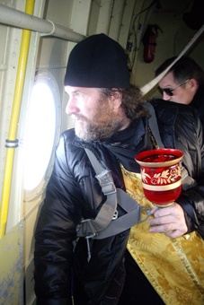 Калининградская епархия окропила границы области святой водой с самолета 