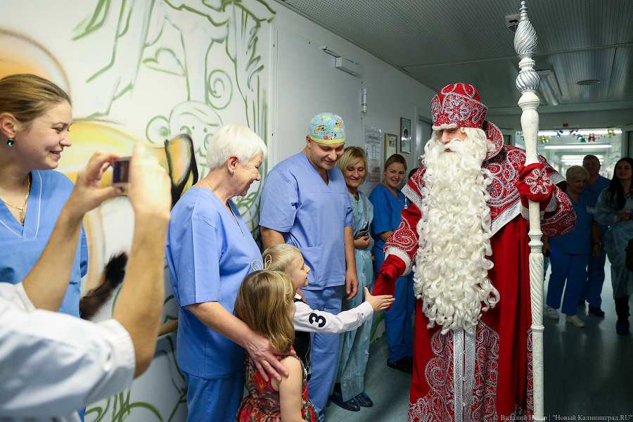«Он настоящий»: региональный кардиоцентр посетил Дед Мороз из Великого Устюга