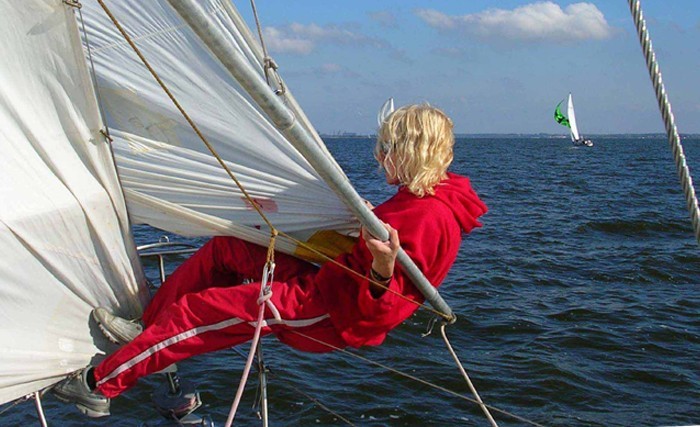 Наталья в роли бакового на яхте «Вега-1» 