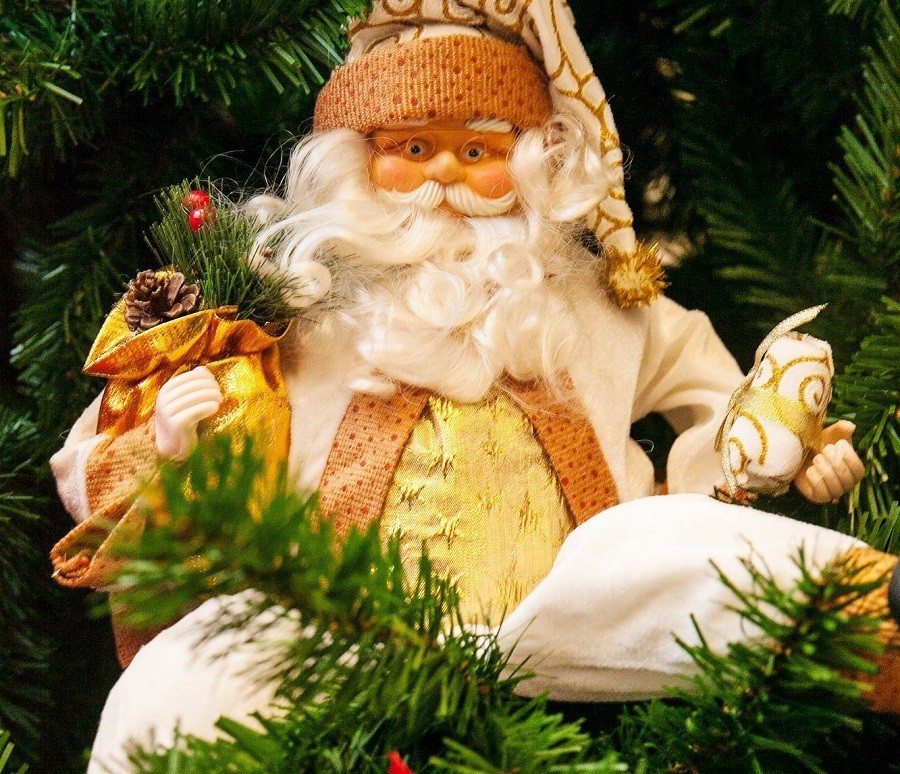 Santa Claus spy_Radisson Kaliningrad2.jpg