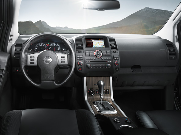 Nissan navara 2007 салон. Панель nissan pathfinder r51. Панель nissan pathfinder r51. Nissan pathfinder r51 центральная консоль. Nissan pathfinder 2006 центральная панель.