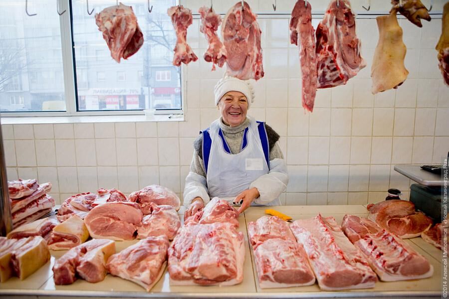 Продавщица в мясном отделе. Продавец мясного отдела. Мяса работа москве. Мясной магазин вакансии. Продавец в мясной магазин.