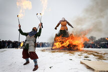 Блины, пляски и «самое большое» чучело: как отпраздновали Масленицу в «Каупе» (фото)