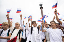 Триколор объединяет: как Калининград отметил День Государственного флага 