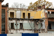 «До основанья, а затем…»:  как выглядит реконструкция поликлиники на Расковой (фото)