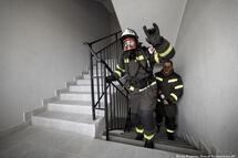 За три минуты на 25-й этаж: у пожарных прошли соревнование по скоростному подъёму (фото)