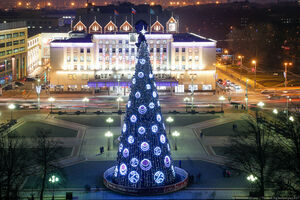 21 декабря: площадь Победы в Калининграде готова к Новому году