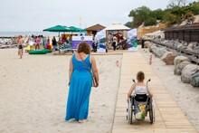 31 июля 2014 года: открытие первого в Калининградской области адаптированного пляжа для инвалидов