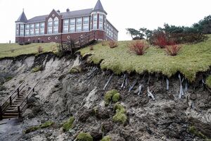 10 ноября: у президентской резиденции в Пионерском вновь обрушился берег