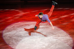 17 апреля: Алексей Ягудин во время ледового шоу в Калининграде